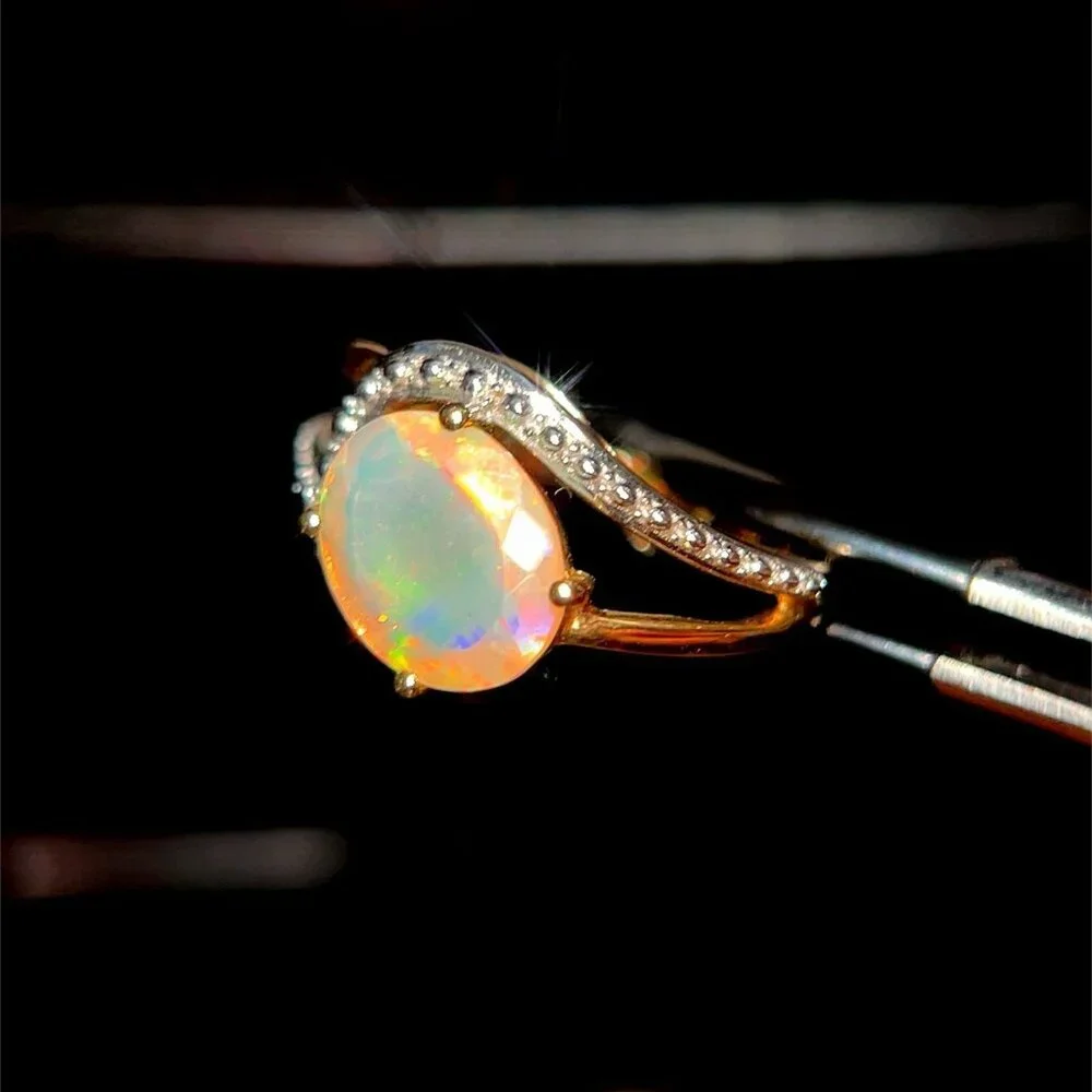 10K‎ Oval Shaped Opal/Diamonds Ring